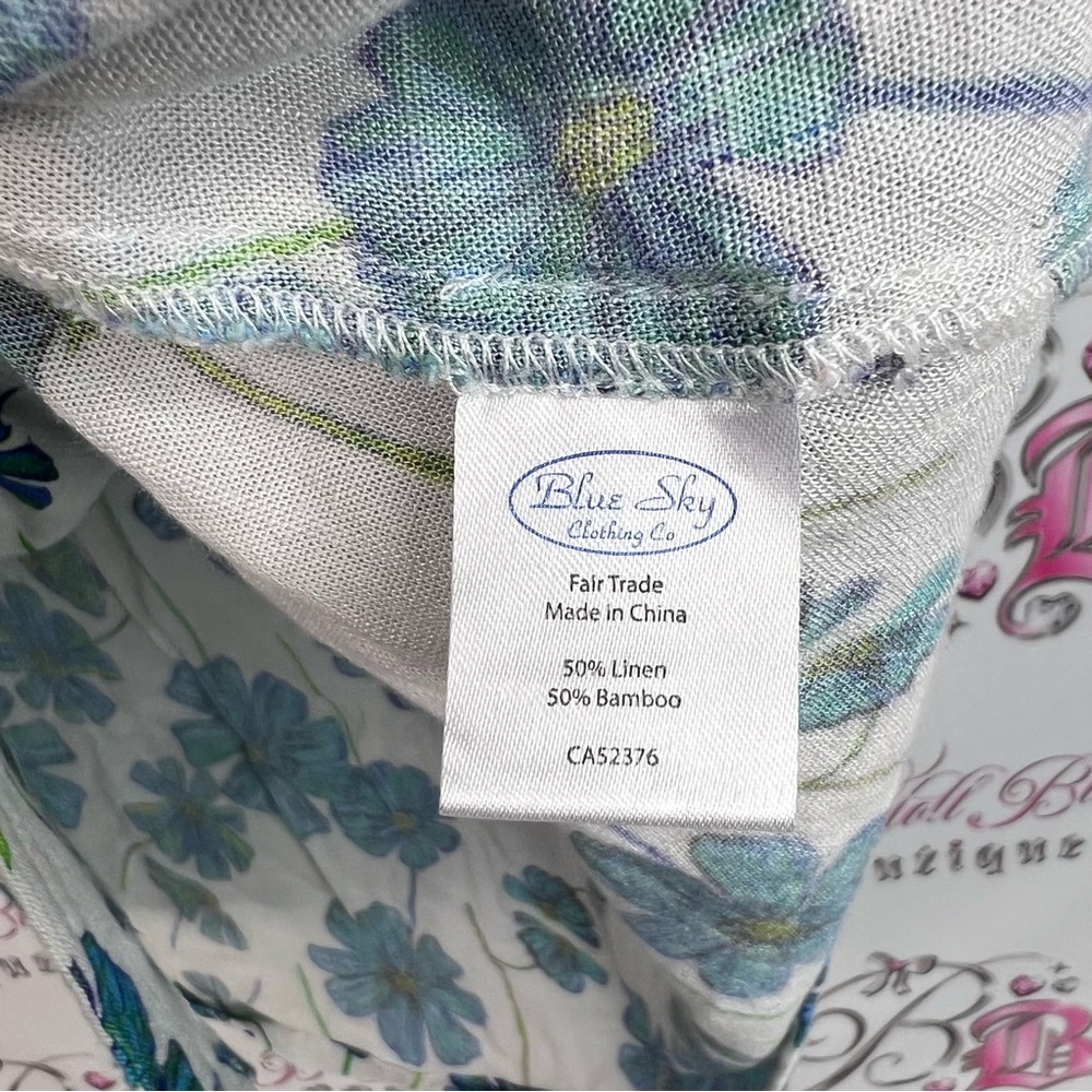 Blue Sky tank top linen and bamboo Floral Button-Up Blouse - Blue and White - Picture 10 of 12